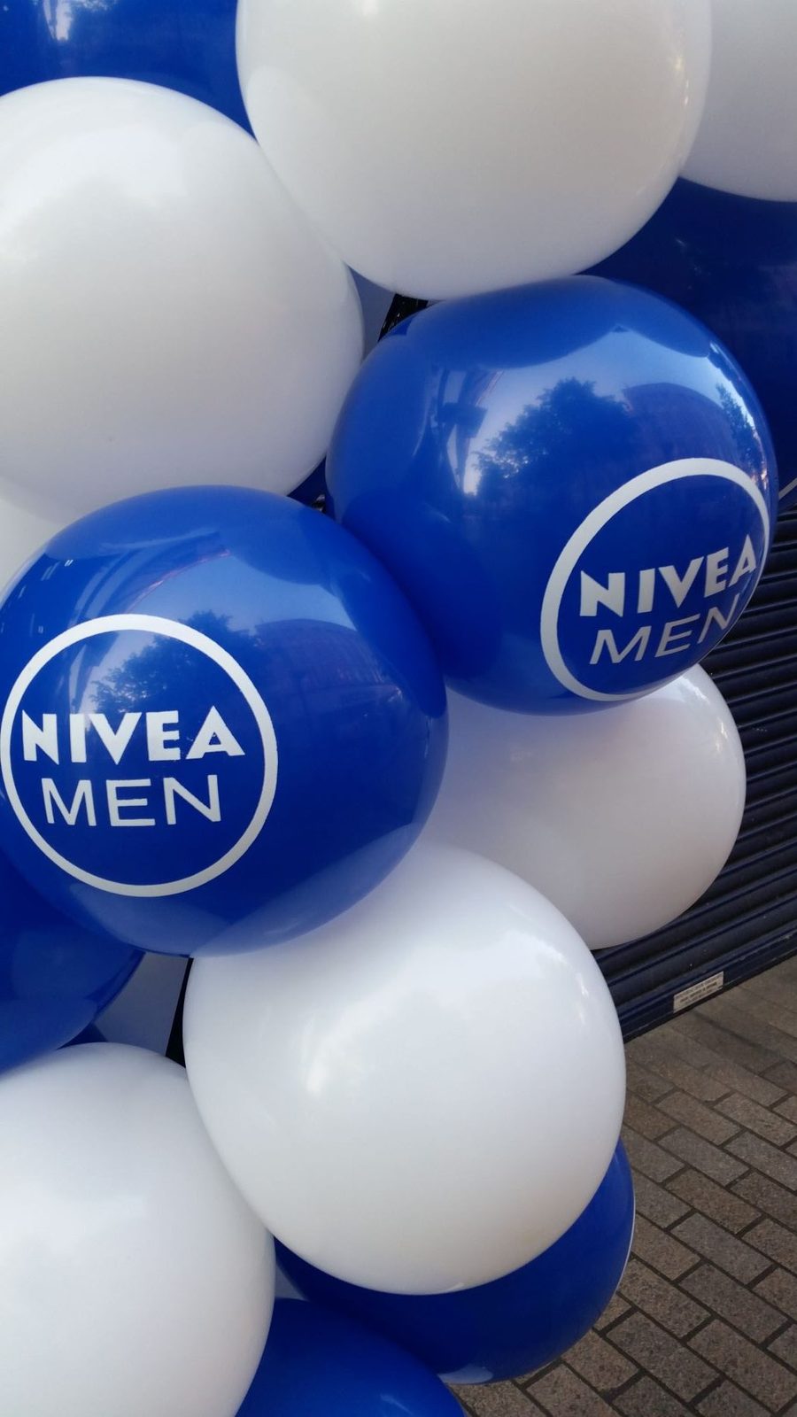 Nivea branded balloon arch made with top-printed latex balloons